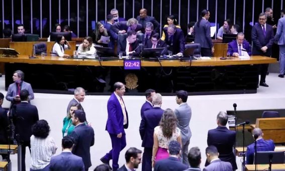 Congresso aprova Orçamento de 2024; redução do Fundo Eleitoral é rejeitada