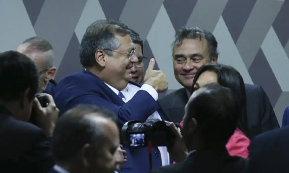 Senado aprova indicação de Flávio Dino para ministro do STF