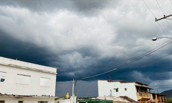 Inmet faz novo alerta de perigo de tempestade para Bahia e outros 9 estados