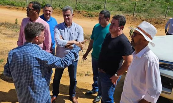 Deputado Marquinho Viana e autoridades vistoriam obras em Livramento de Nossa Senhora