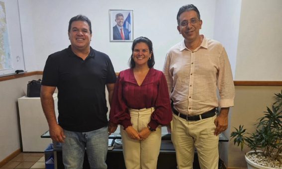 Deputado Marquinho Viana e vice-prefeito de Paramirim João Ricardo buscam avanços em projetos de pavimentação