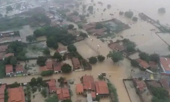 Alagamento em Muquém do São Francisco deixa mais de 500 desalojados