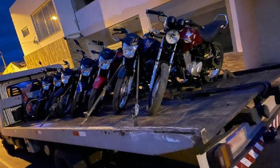 Polícia Militar apreende motocicletas e arma de fogo em Ruy Barbosa