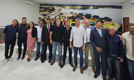 Marquinho Viana participa de inauguração da nova Câmara Municipal de Caraíbas