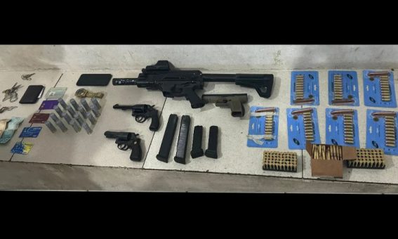 Polícia apreende armas e munições em operação nas cidades de Vitória da Conquista e Barra do Choça